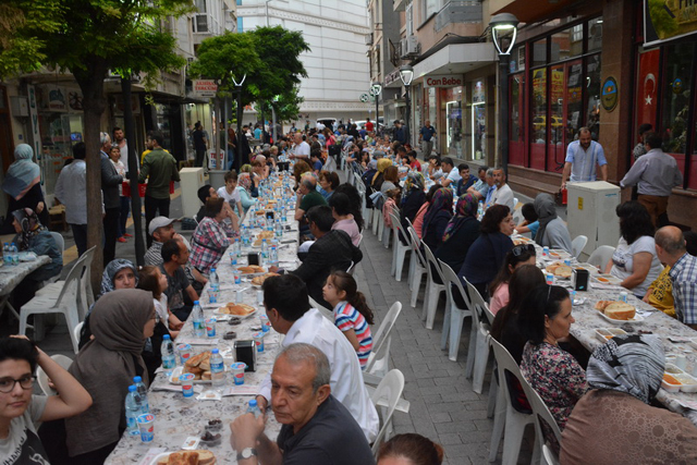 13 sokak esnafından geleneksel iftar