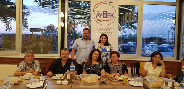 Aybek Turizm, iftar organizasyonunda Akhisarlı seyahat severlerle buluştu