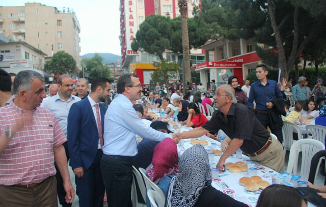 AK Parti Manisa Milletvekili Uğur Aydemir, Somalılarla buluştu