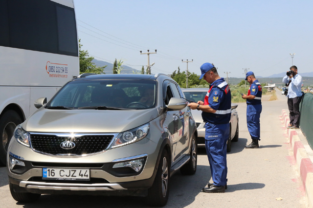 Jandarma’dan Akhisar’da bayram öncesi trafik denetimi