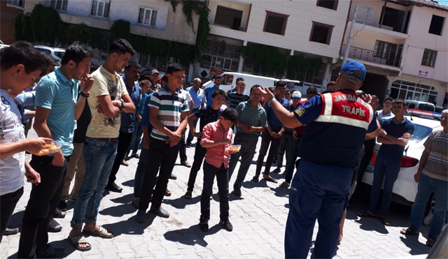 Akhisar Jandarma Trafikten Dağdere Mahallesinde trafik semineri