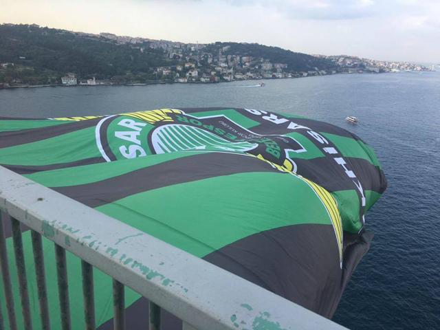 Süper Kupa şampiyonu Akhisarspor’un bayrağı İstanbul’u süslüyor