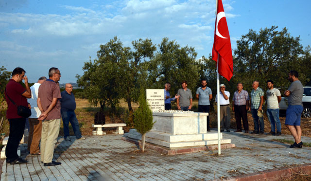 Akhisar'ın ilk şehidini ziyaret ettiler