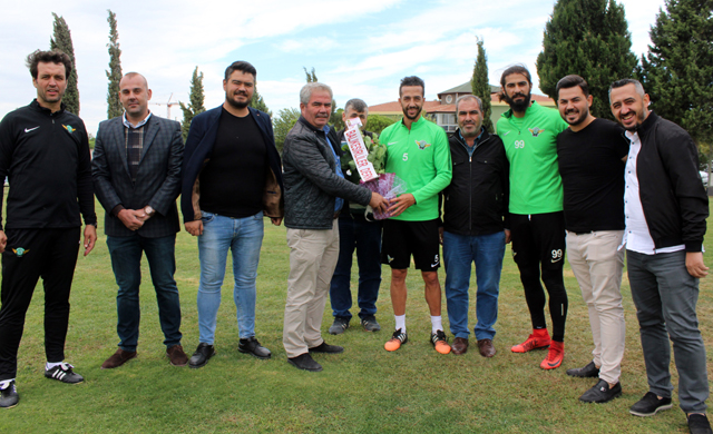 Balıkesirliler Derneği Başkanı Taşkıran, Akhisarspor'u ziyaret etti