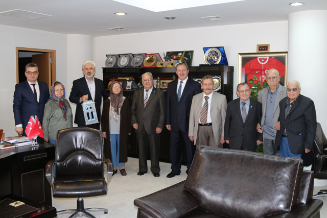 Akhisar Belediye Başkanı Salih Hızlı, huzurevi sakinlerini konuk etti