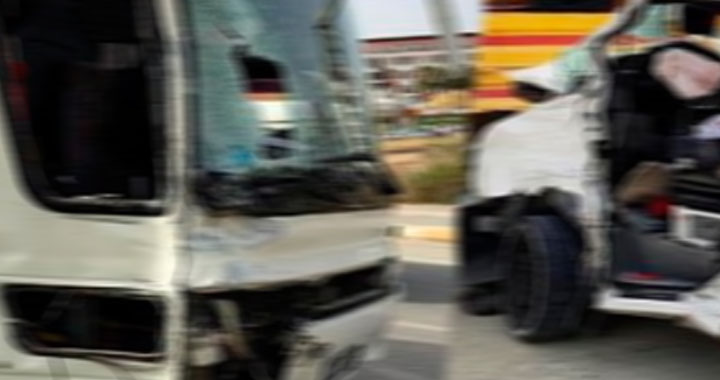 Akhisar’da iki yolcu aracı çarpıştı 1’i ağır 24 yaralı