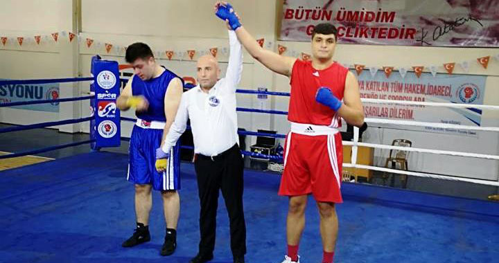 Akhisarlı Deniz Güngör, Boksta Türkiye Şampiyonu