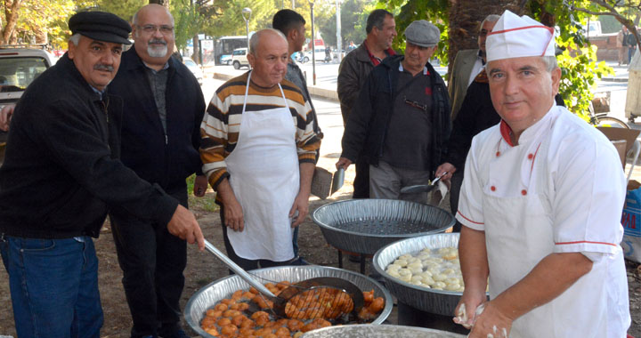 Ecevit'i, vefatının 12. yıldönümünde lokma dökerek andılar