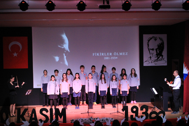 Akhisar Bahçeşehir Koleji'nde 10 Kasım Atatürk'ü Anma Töreni yapıldı