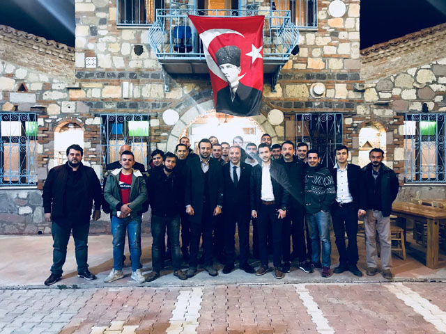 CHP Akhisar Belediye Başkan Aday Adayı Tavlı, gençlerle bir araya geldi