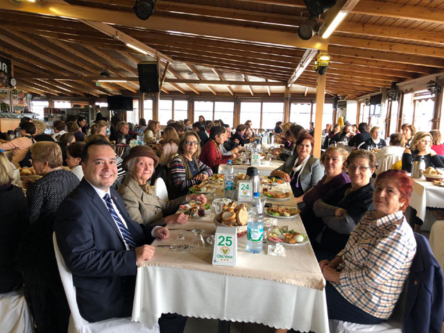 CHP’li Besim Dutlulu kadın üyelerle kahvaltıda buluştu