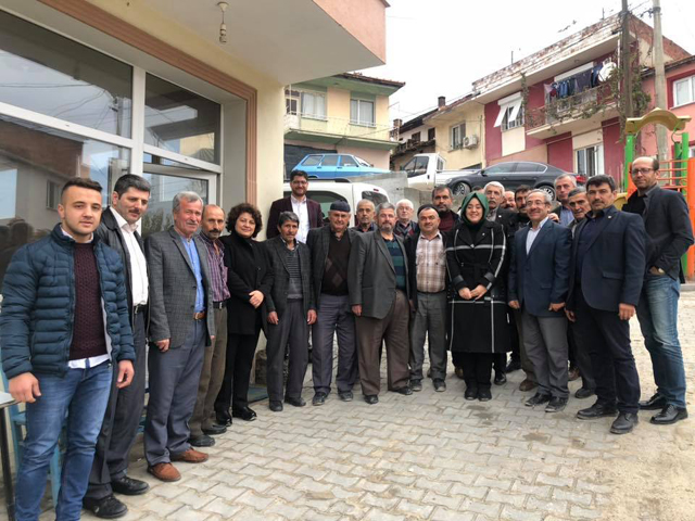 Şükran Füzün, “Simit Bizden Çay Sizden” etkinliği ile Akhisarlılarla buluştu