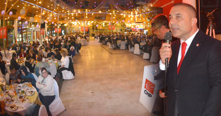 CHP’li Tavlı Tütün Otel’de 800 kişinin katıldığı muhteşem bir toplantı yaptı