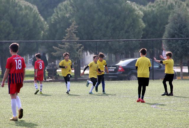 Akhisar Futbol Şenliği’nin şampiyonu Akhisarspor oldu