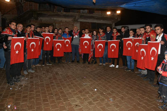 MHP İlçe teşkilatı, Pekmezcili gençleri askere uğurladı