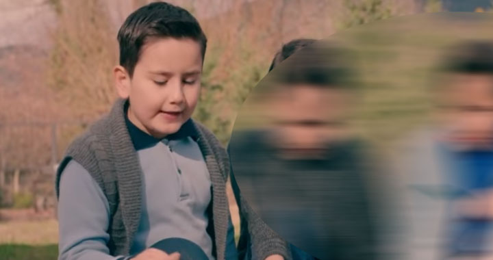 Akhisarlı Emir Ali, TRT’nin sevilen dizisinde başrol oyuncusunun çocukluğunu canlandırdı