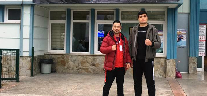 Şampiyon boksöre Akhisar Belediyesi’nden destek