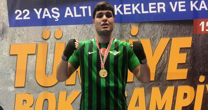 Akhisarlı Deniz Güngör Boksta Türkiye şampiyonu oldu