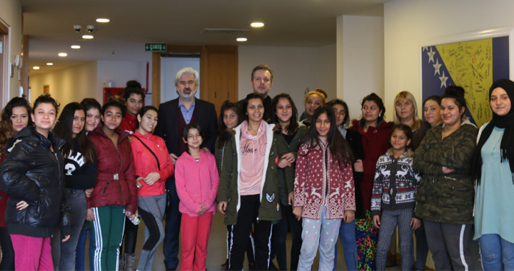 Kuaförlük kursiyerlerinden Akhisar Belediyesine teşekkür