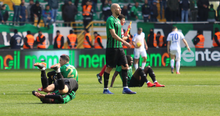 Akhisarspor evinde fırsatı kaçırdı