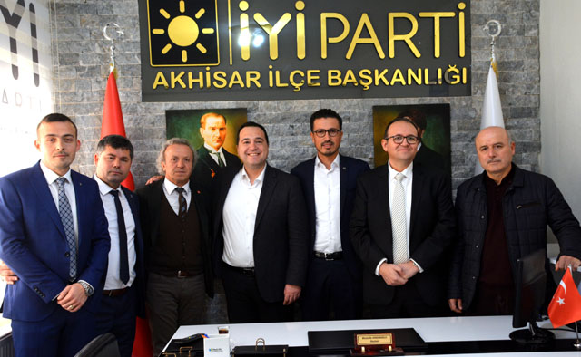 İYİ Parti İlçe teşkilatı Meclis üyelerini tanıttı