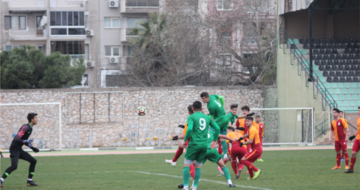 Akhisarspor U19, son dakikada yıkıldı