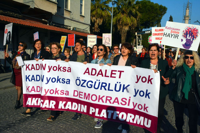 Akhisar Kadın Platformu, Dünya Emekçi Kadınlar Gününde yürüdü