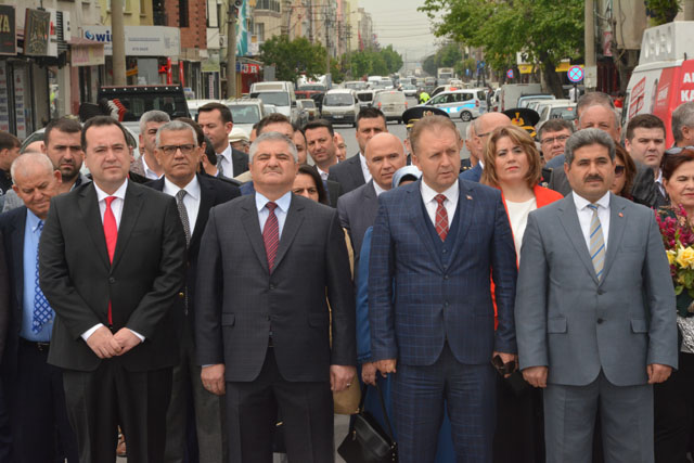 23 Nisan Bayramı, çelenk töreniyle başladı