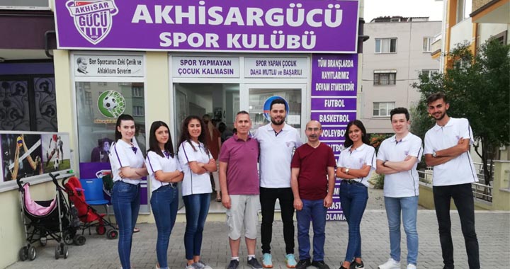 Akhisargücü yüzme kursu 1. tur Palm City Hotel’de tüm hızıyla devam ediyor