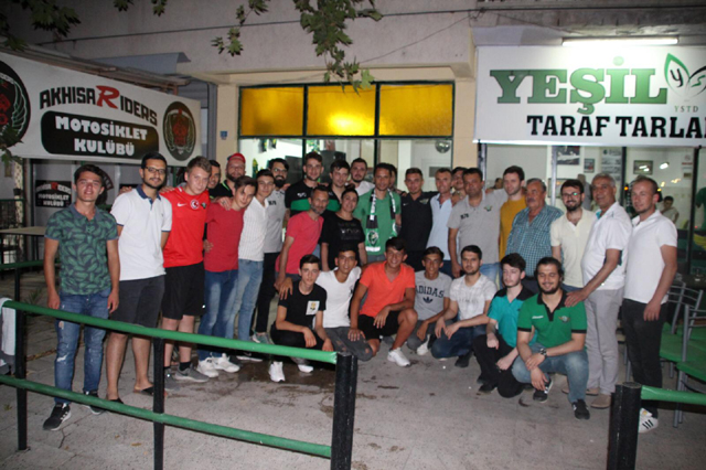 Akhisarspor taraftarlarından Cem Kavçak'a vefa!