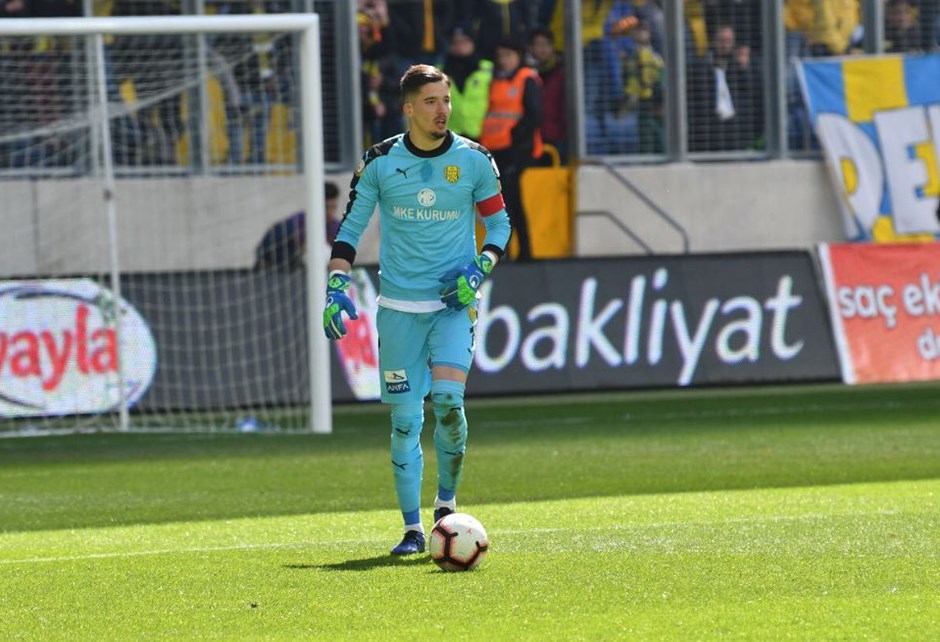 Fenerbahçe'ye Genç Kaleci Takviyesi
