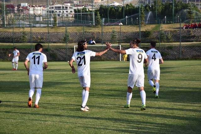 Akhisarspor gençleriyle güldü 2-1