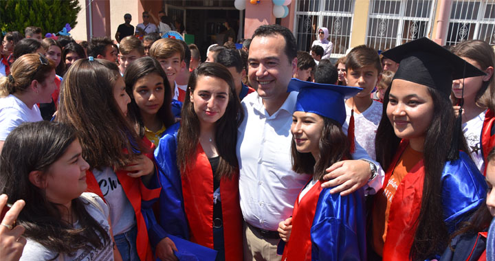 Akhisar Belediye Başkanı’nın maaşı öğrencilere burs oldu