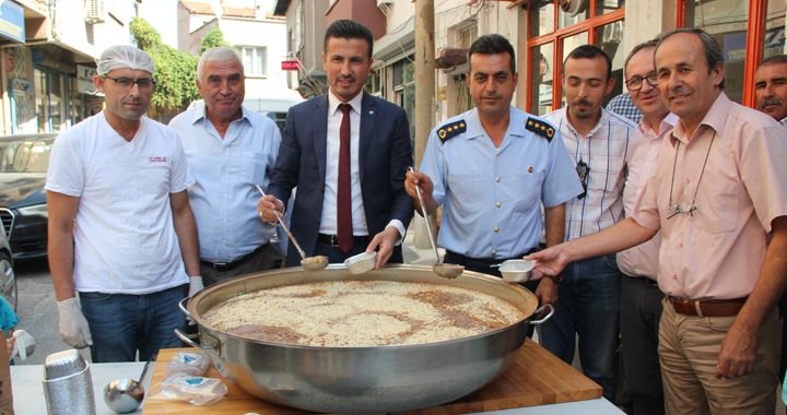 İYİ Parti’den aşure ikramı