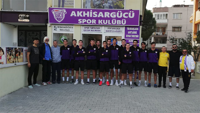 Akhisargücü, ligdeki ilk maçı için İstanbul’a gitti