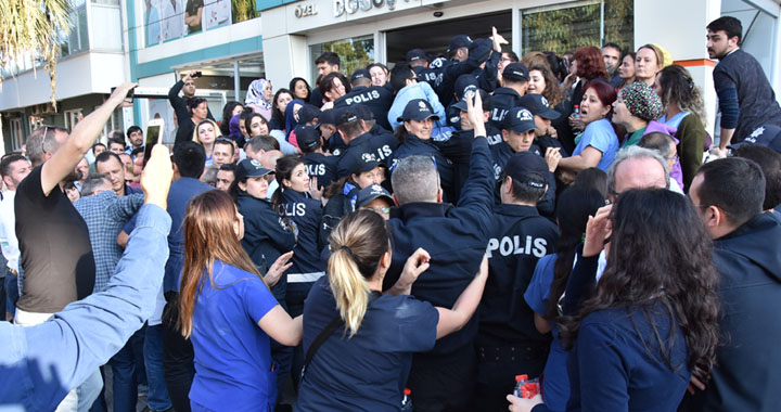 Akhisar’da özel bir hastanenin haczedilmesinde işçiler ile polisler karşı karşıya geldi