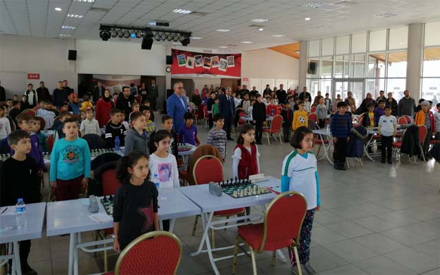 Küçükler Akhisar Satranç birinciliği satranç turnuvası