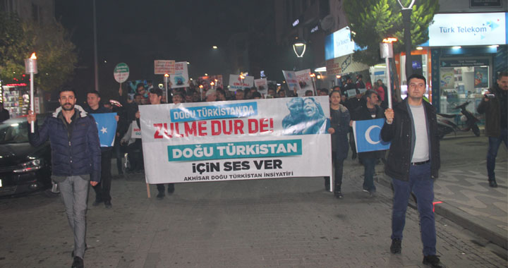 Doğu Türkistanlılar için yürüyüş düzenlendi