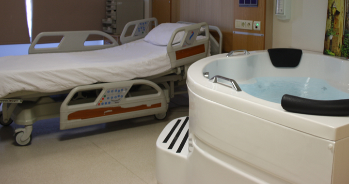 Özel Akhisar Hastanesinde suda doğum ünitesi açıldı