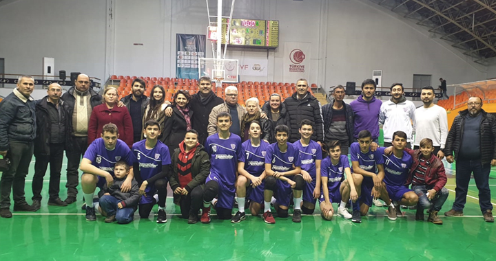 Akhisargücü, küçük erkekler voleybol ligine galibiyetle başladı