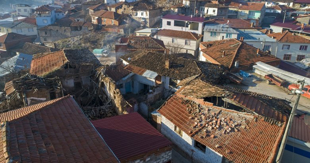 Akhisar’da 318 adet hafif, 151 adet ağır hasarlı yapı tespit edildi