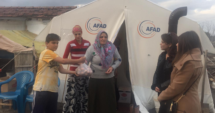 Akhisar Belediyesi'nden deprem zedelere yardım devam ediyor
