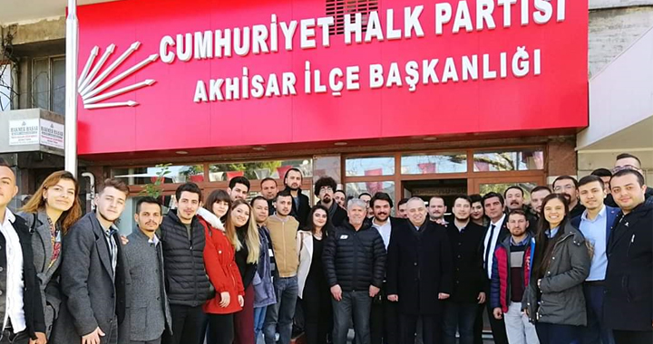 Akhisar CHP Gençlik Kolları Başkanı Akalın güven tazeledi