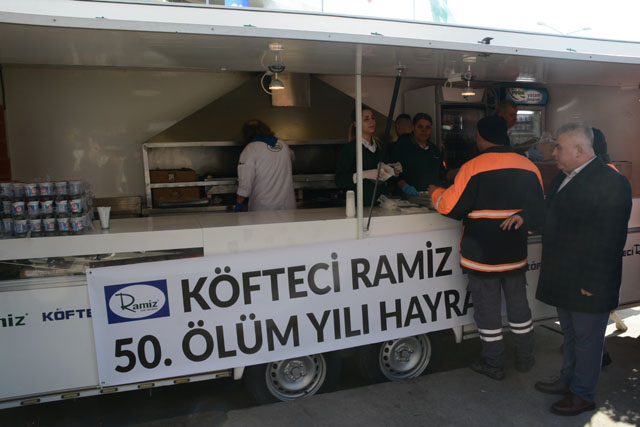 Ramiz Ustanın ölümünün 50. yılında 2 bin beş yüz kişiye pideli köfte