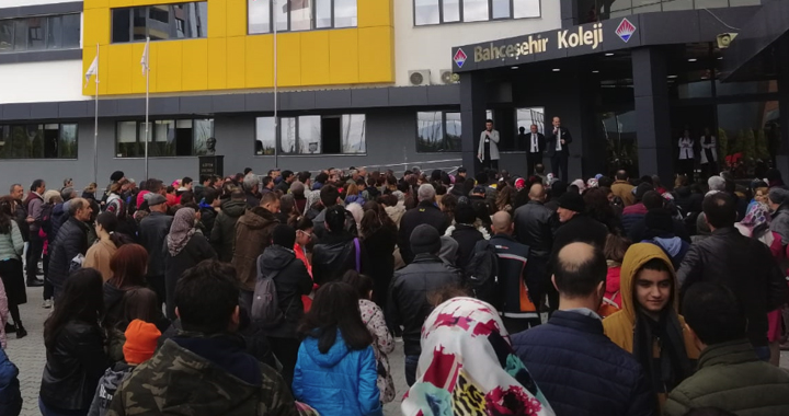 Akhisar Bahçeşehir Koleji bursluluk sınavına yoğun ilgi