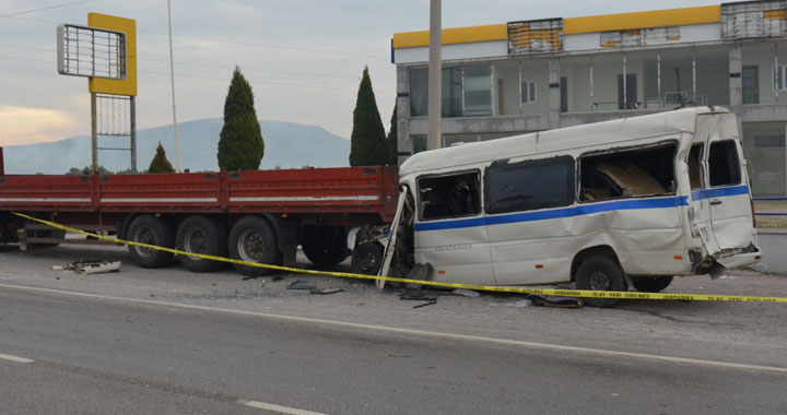 Akhisar işçi servisi kazası 2 ölü 8 yaralı