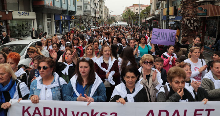 Akhisarlı kadınlar, Dünya Emekçi Kadınlar Günü’nde sokaklarda yürüdü