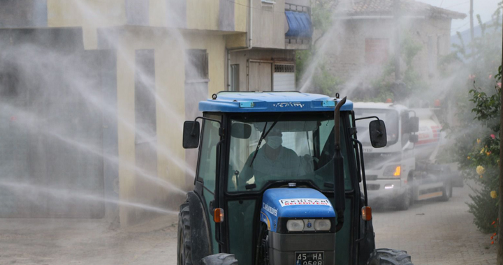 Akhisar’da tüm sokaklar ve karantina bölgeleri dezenfekte ediliyor