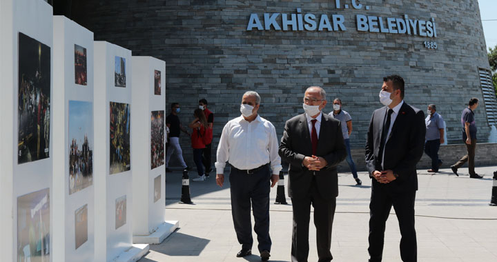 Akhisar’da 15 Temmuz fotoğraf sergisi açıldı