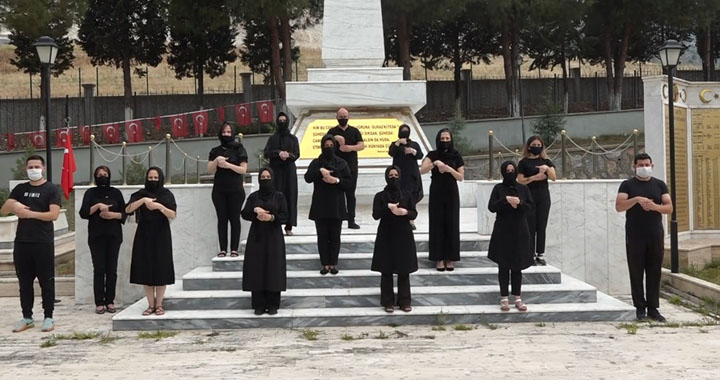 15 Temmuz marşını işaret dili ile seslendirdiler